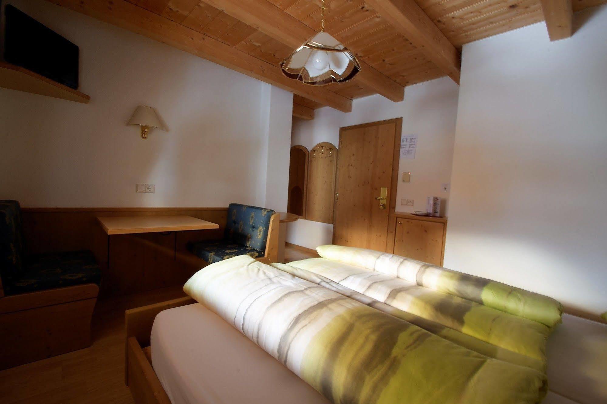 Pension Mirandola Colfosco Bagian luar foto